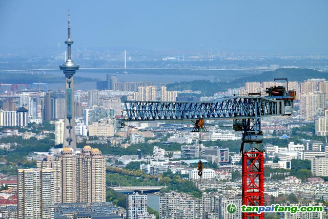 建筑業(yè)高質(zhì)量發(fā)展需以降低碳排放、提高綠色性能為主要目標(biāo)。攝影/章軻